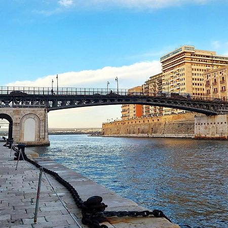 Lucky Corner - Elegant Stay Taranto Bagian luar foto