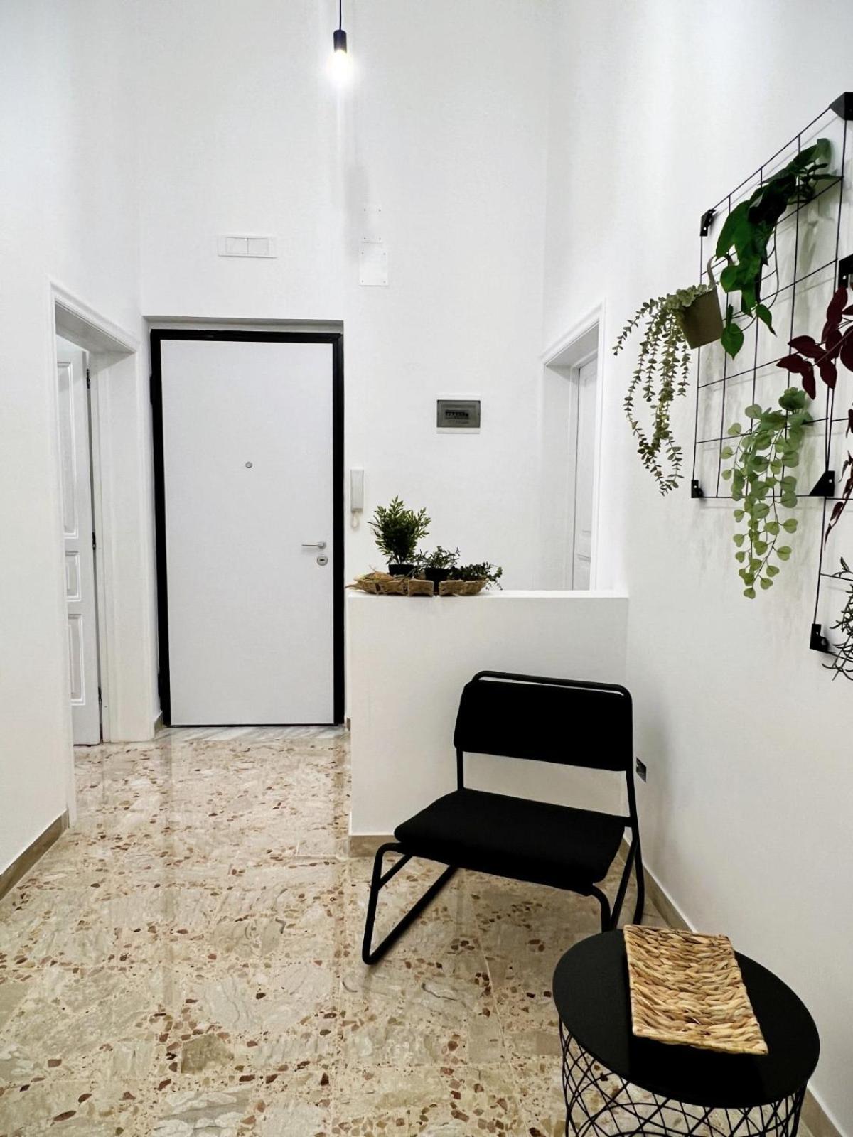 Lucky Corner - Elegant Stay Taranto Bagian luar foto